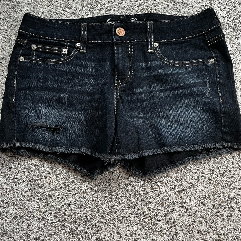 AMERICAN EAGLE DISTRESSED DARK BLUE JEAN SHORTS